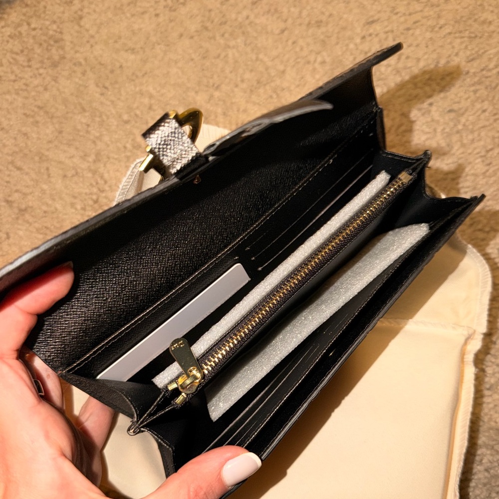 BLACK WALLET - Picture 4 of 4